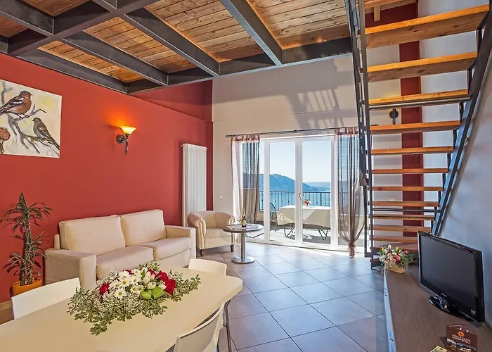 Usignolo Aparthotel 3*